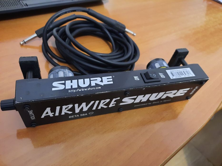Microfon ( doza] pentru acordeon SHURE