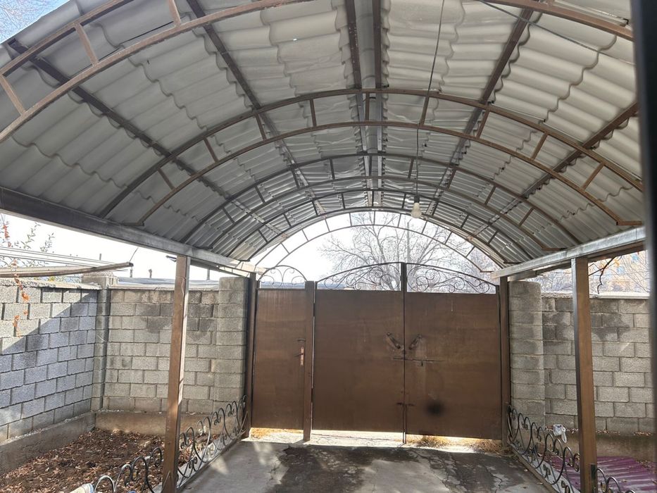 Продается 3-х комнатная квартира с участком-пристройкой