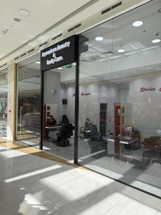 Vand cedez afacere la cheie in Mall Colosseu