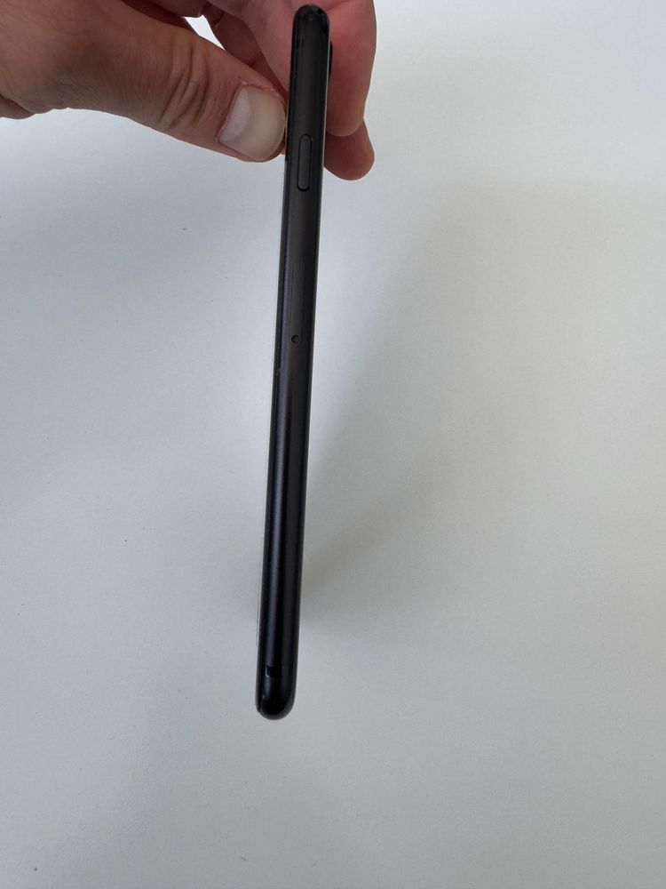 Телефон Айфон iPhone SE 2 64GB