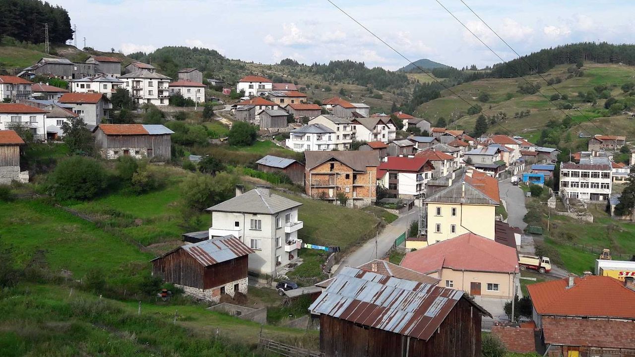 Продава се Къща в Пловдив, Гагарин - 500 кв.м за 150 €/кв.м - Снимка #5