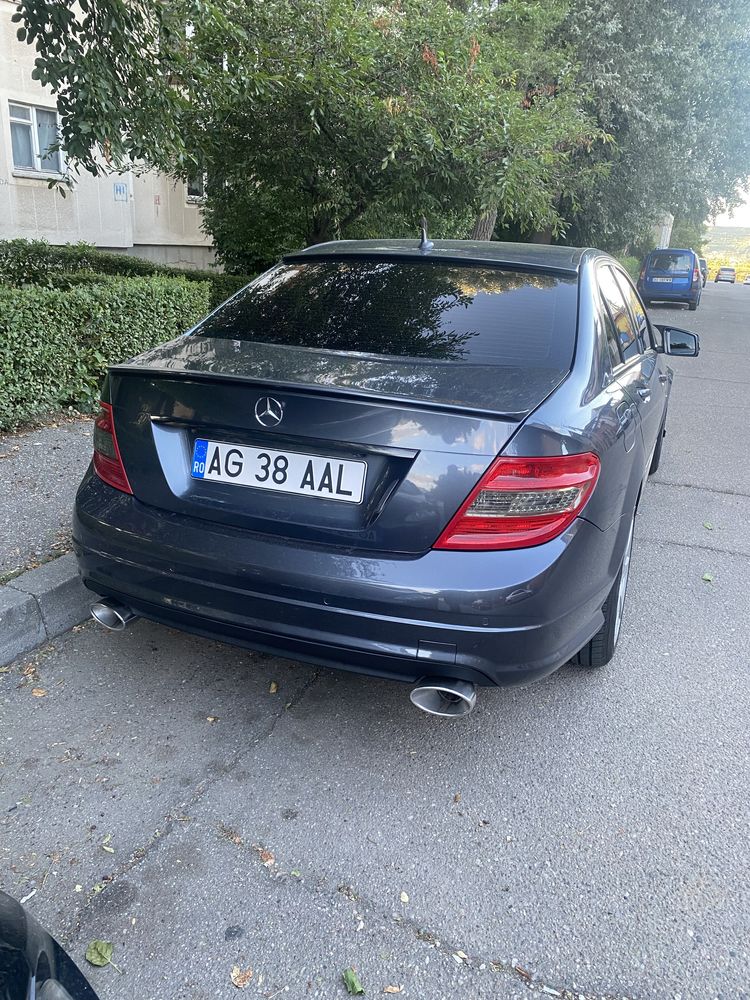 Bara fata, bara spate Mercedes w204