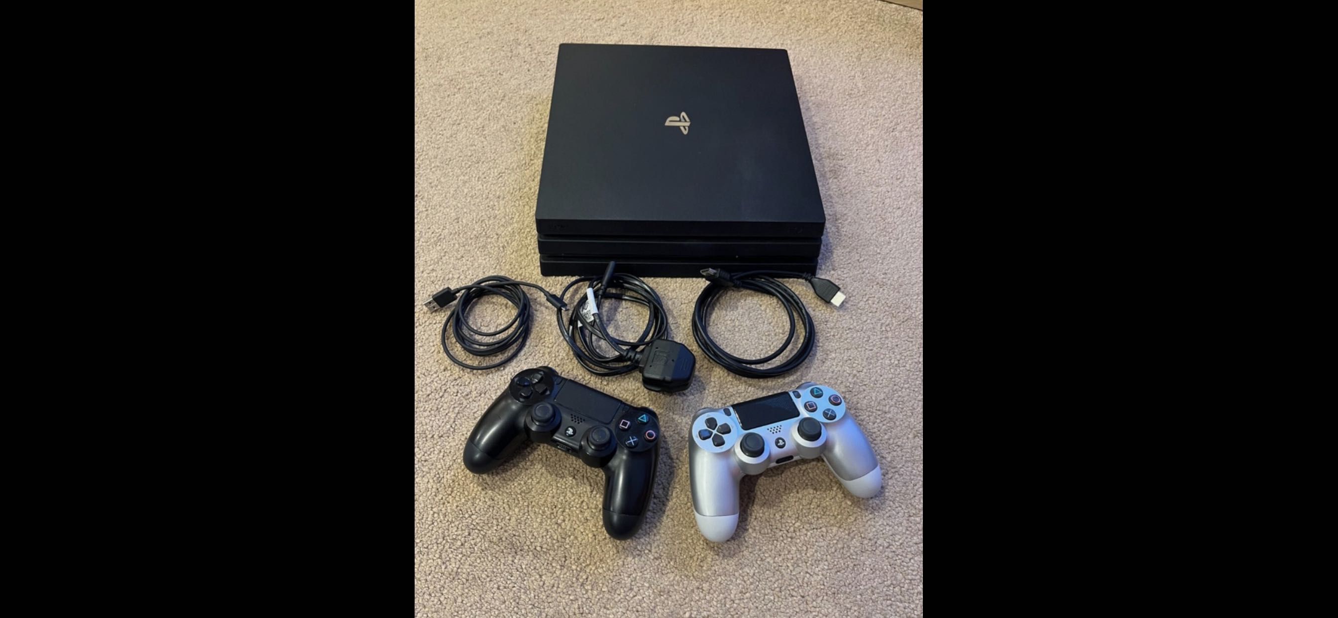 PlayStation 4 Pro 1TB Два контролера перфектен