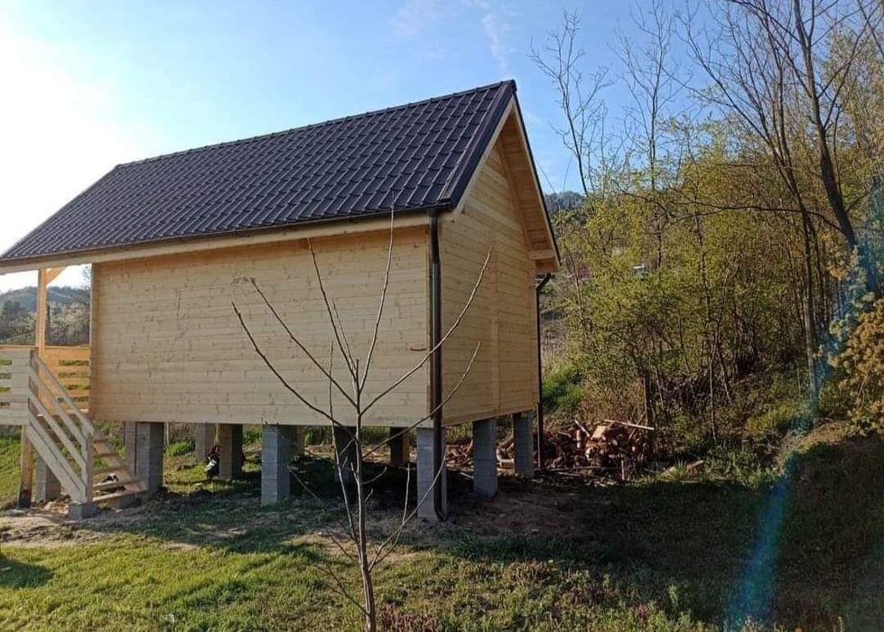 Cabane din.  lemn
