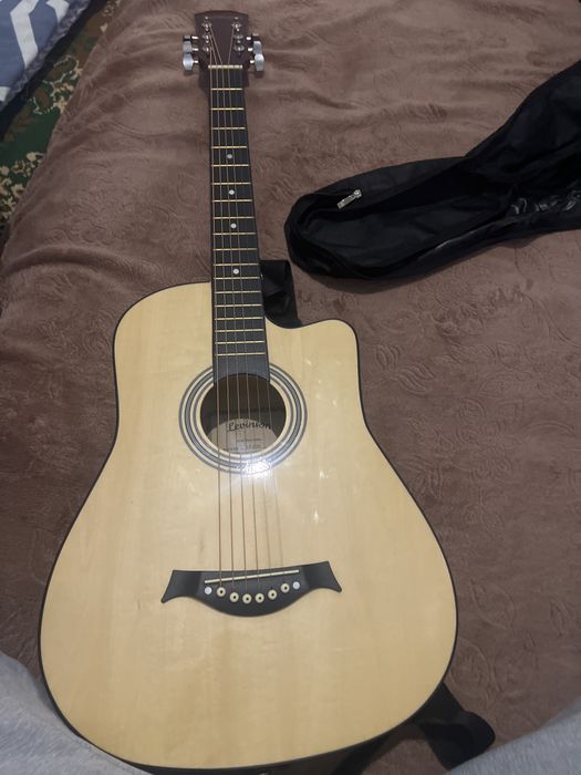 Гитара Levinson срочно