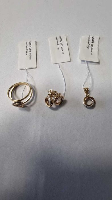 ***СТРАХОТЕН КОМПЛЕКТ*** Златен комплект от пръстен обеци и висулка !