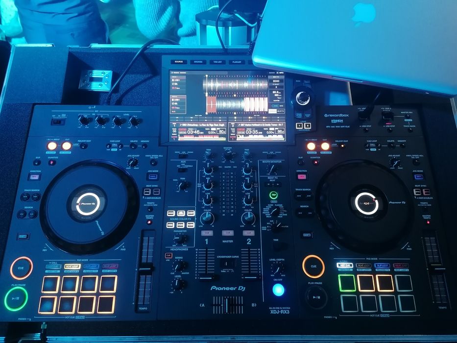 Vând Pioneer XDJ-RX3