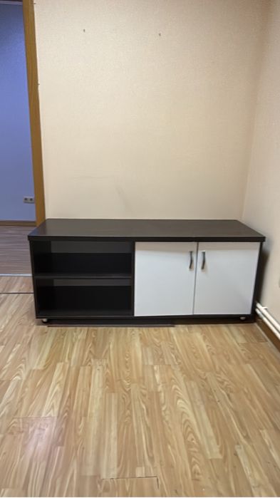 офисный стол, тумбы