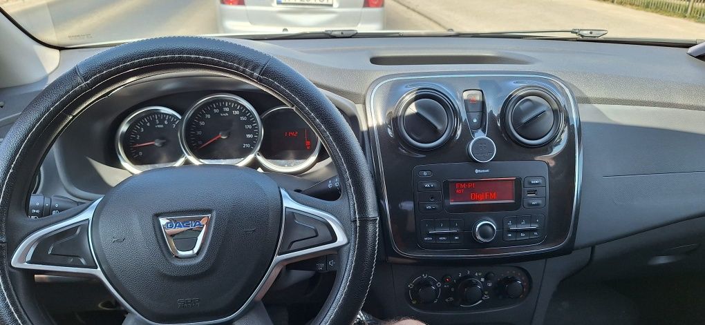 Vând Logan, 52.000 km, model 2019