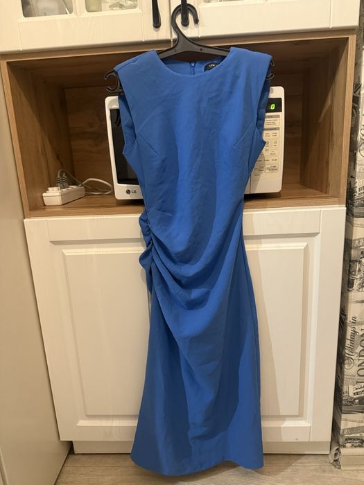 Платья 40-42 размера, в отличном состоянии