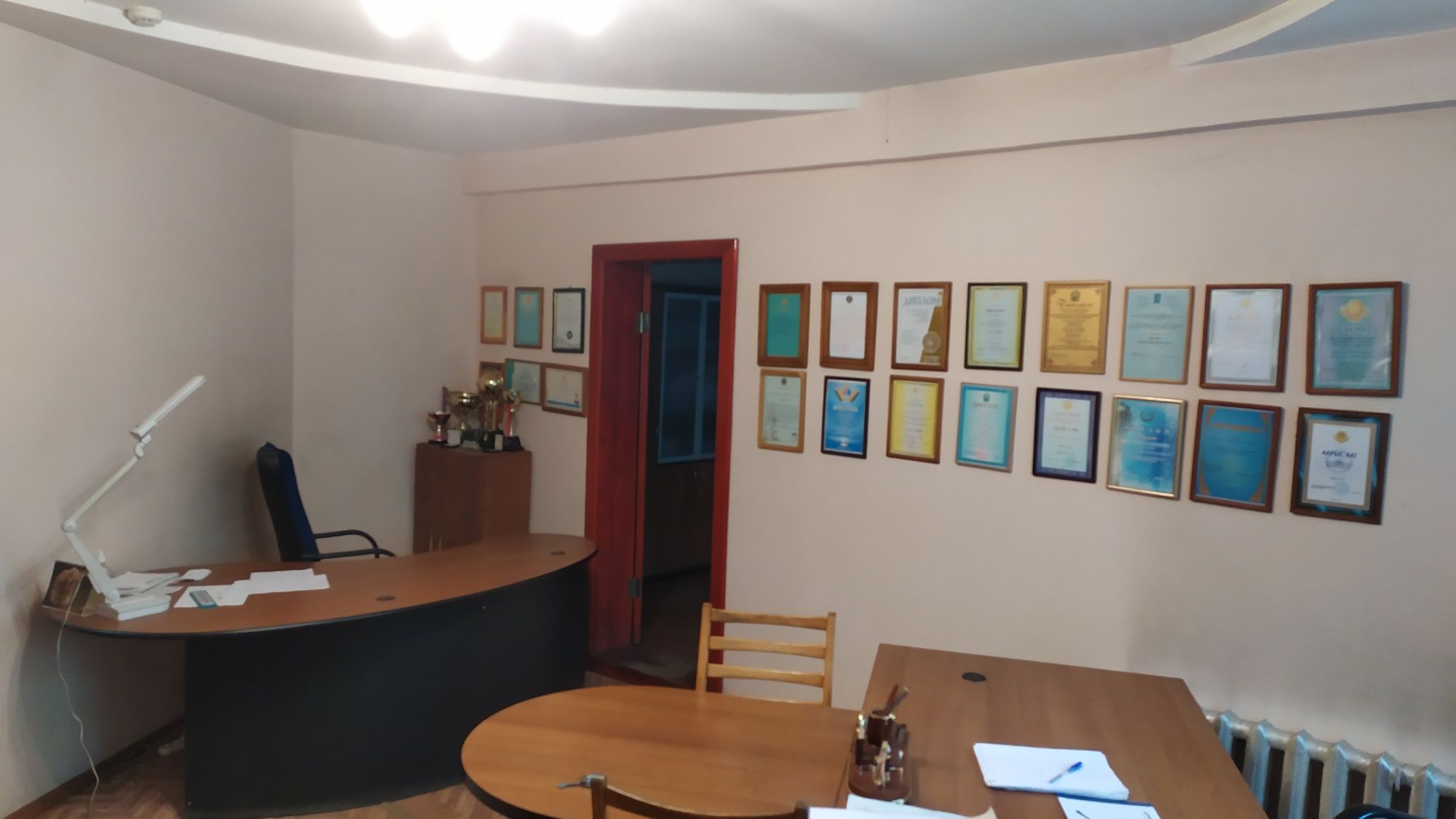 Продам 4 этажное здание с территорией