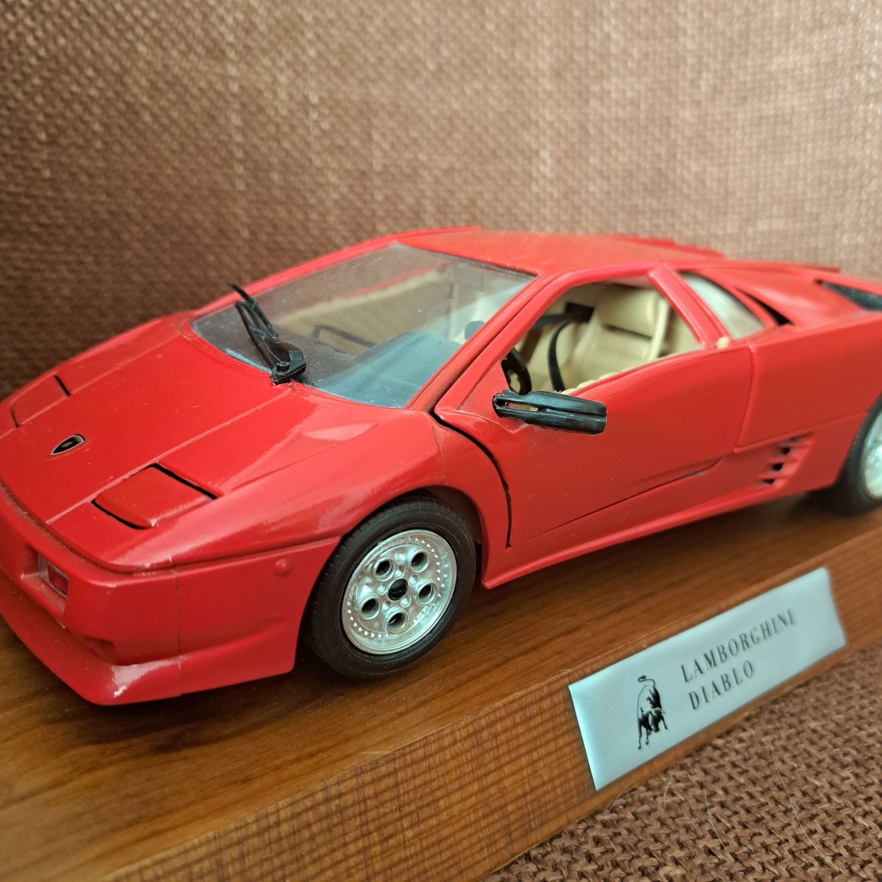 Lamborghini Diablo макет 1:18 Bburago