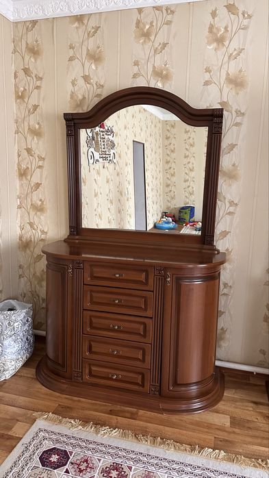 Комод+гарнитур сатылады,өте жақсы жағдайда