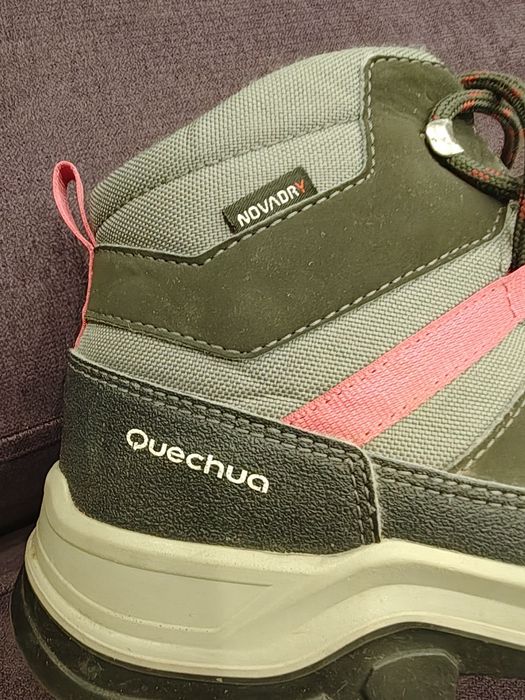 Vând ghete impermeabile Quechua măsura 37