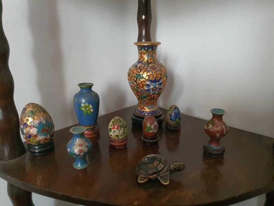 Vand portelanuri China si obiecte tip Cloisonne (oua, vaze, etc)