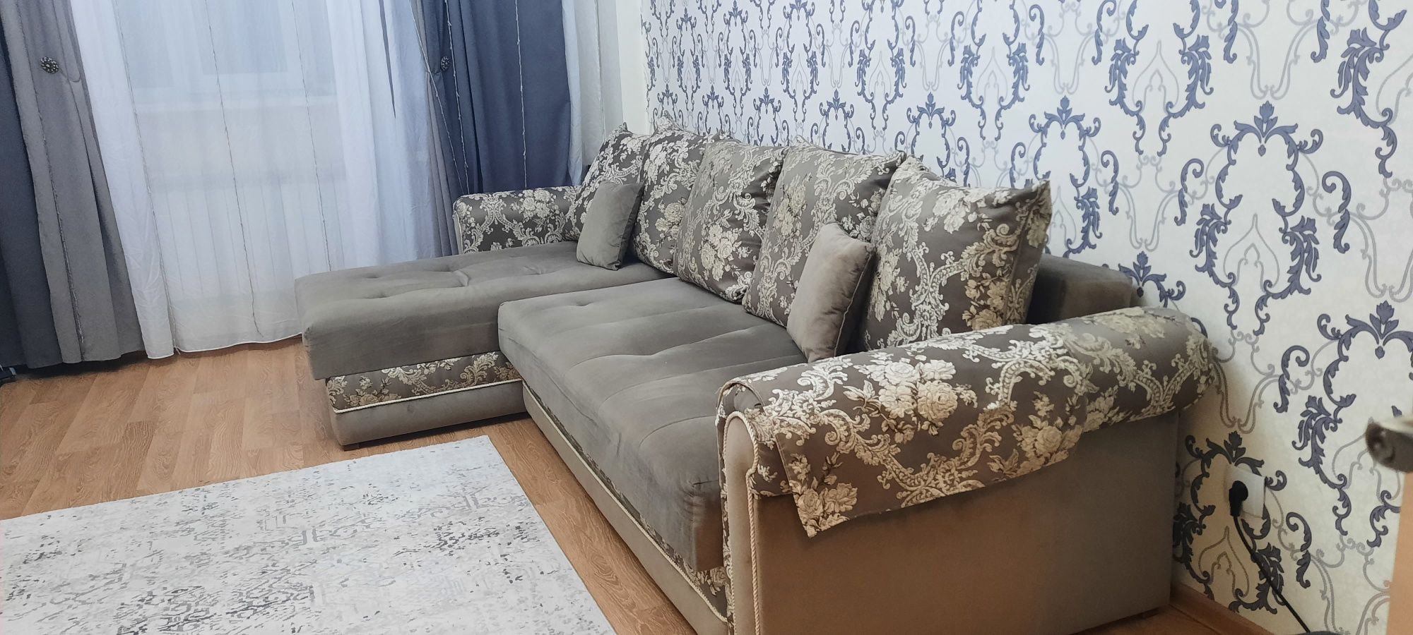 Продам диван серого цвета