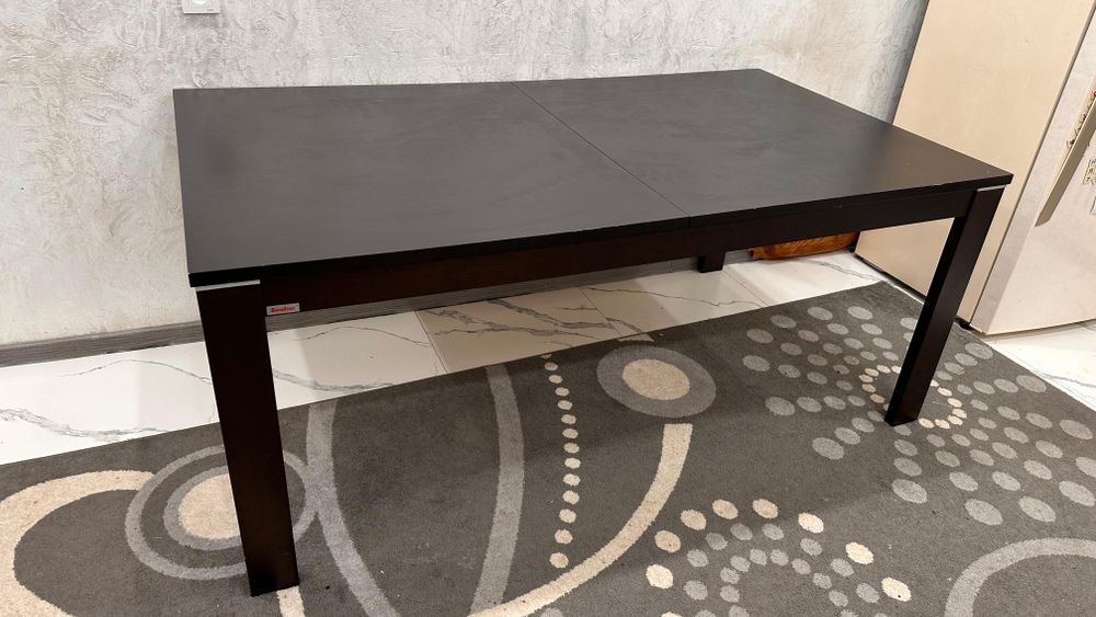 Стол гостиный раздвижной хорошего качество. Производство Малайзия