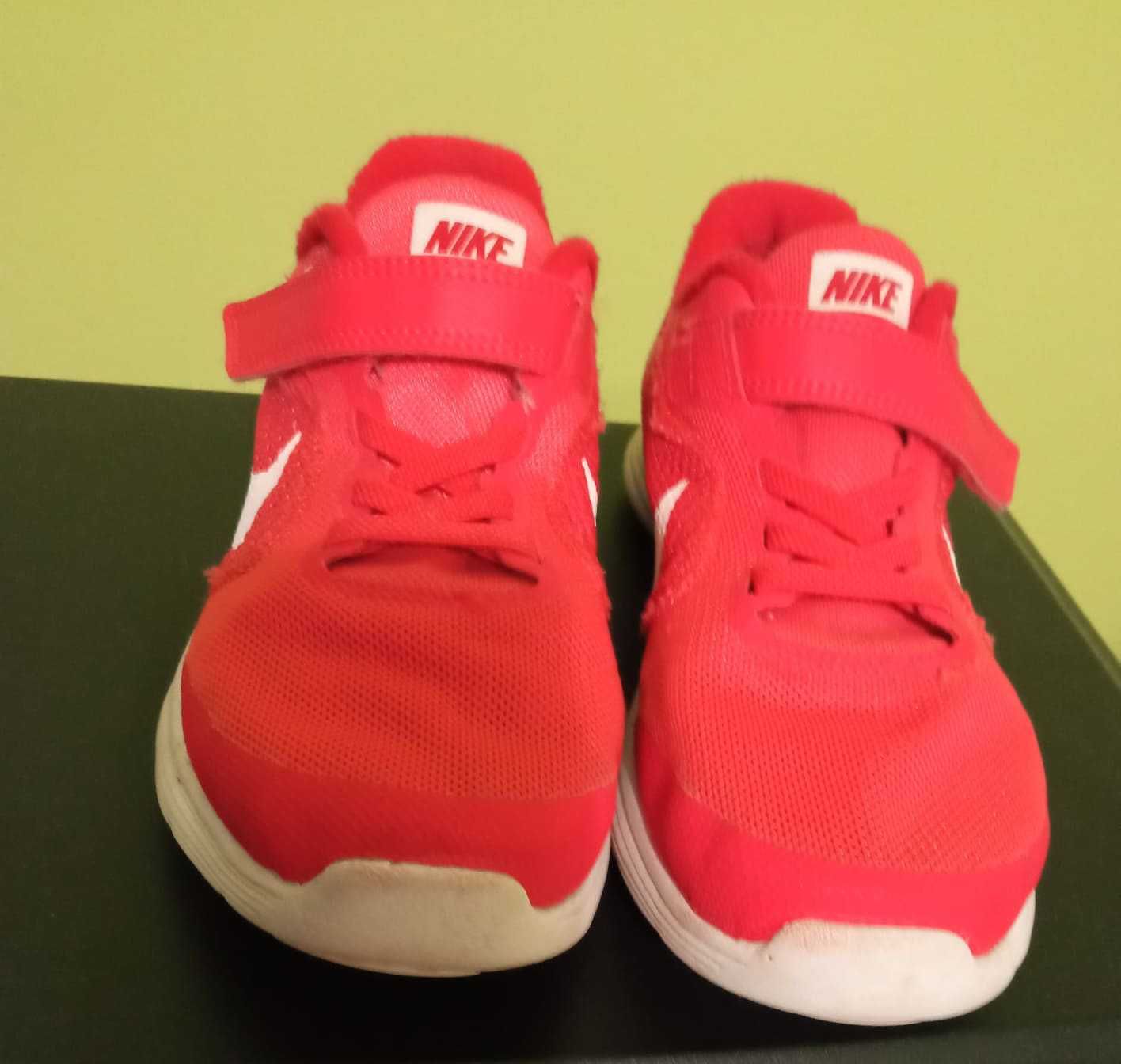 Nike: оригинални маратонки и футболни обувки, като нови!
