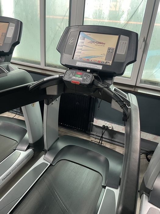 Banda alergare / benzi Life Fitness 95t engage TV technogym matrix