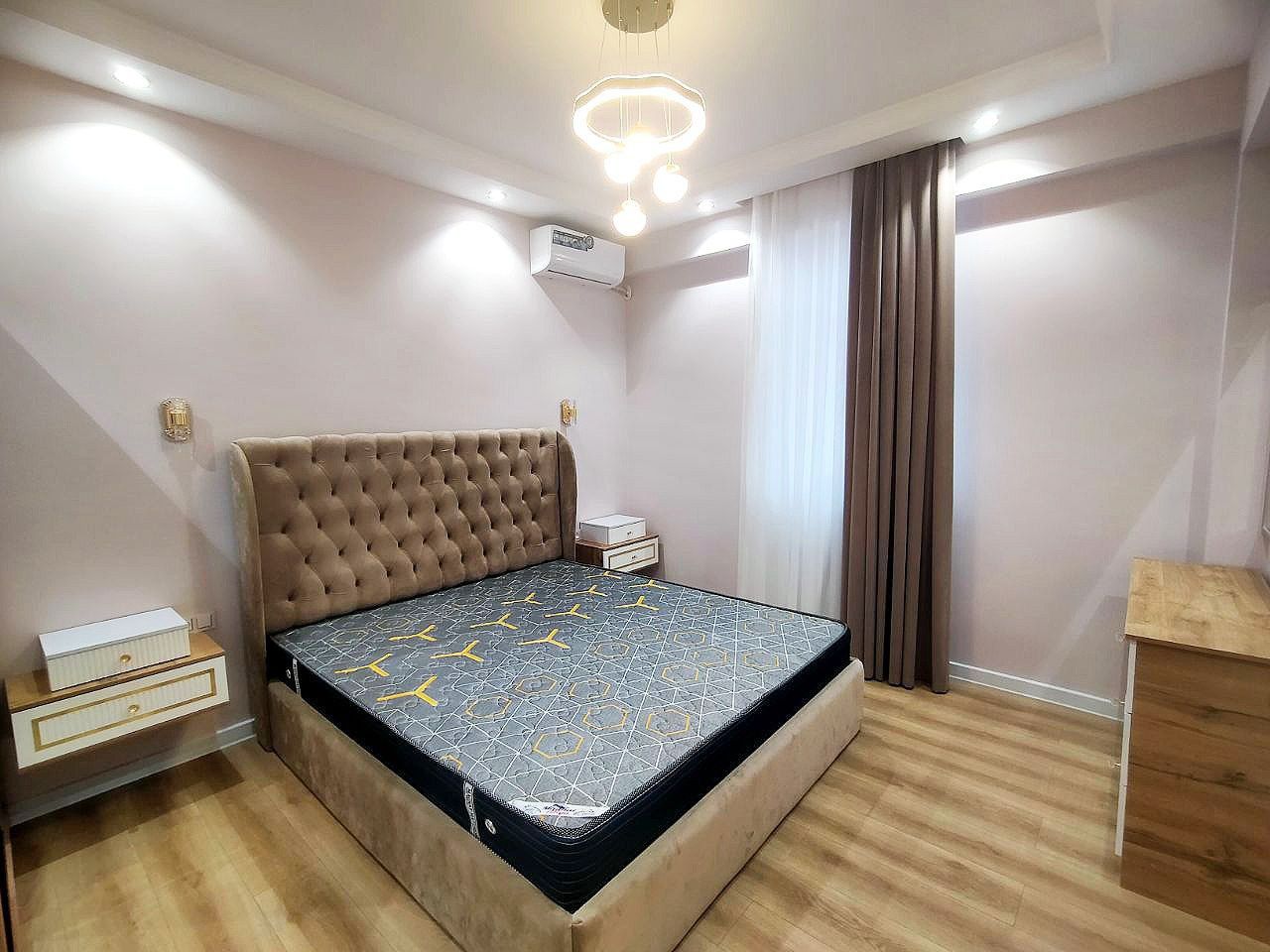 Метро БИЙ 2х - комн. 65м² кирпич с евроремонтом и обстановкой
