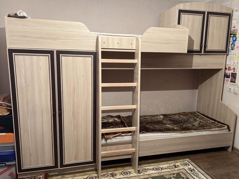 Продам  двухъярусную кровать