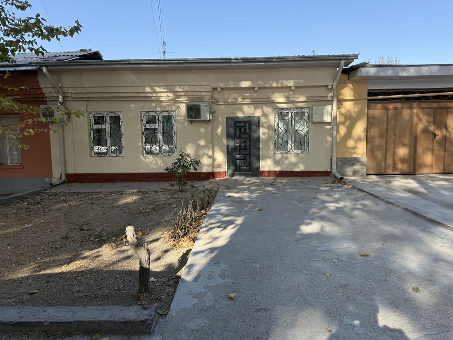 Луначарский 3 ком дом продаётся (возле дароги)