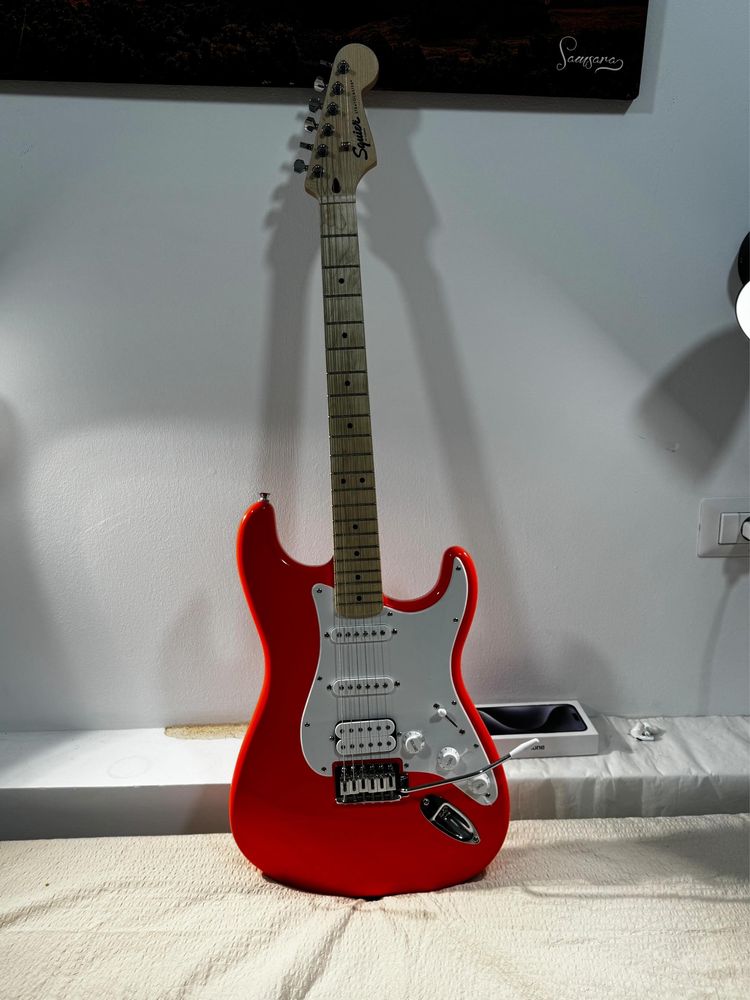 „Vând Fender Squier Strat + Marshall MG15G + husă Fender