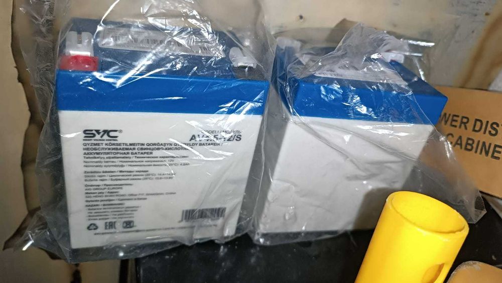 Новые Аккумуляторные батареи SVC AV4.5-12/S 12В 4.5 Ач  цена за 2шт