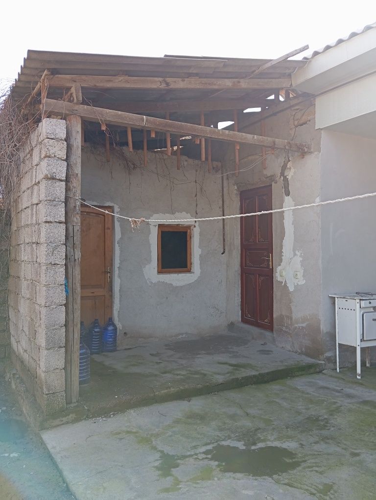 Dacha sotiladi 4 sotx gaz svet suv bor