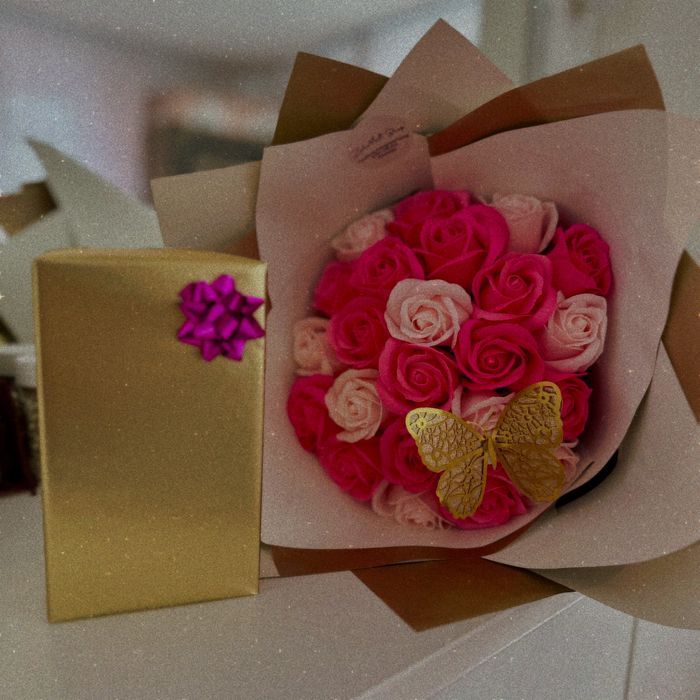 Aranjamente Florale - Buchete/Cutii cu trandafiri din sapun sau satin