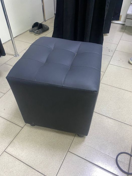 продам чёрный пуфик