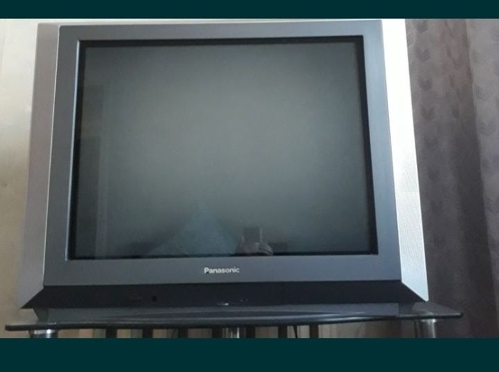 Телевизор в хорошем состоянии, фирма Panasonic. Яркое изображение