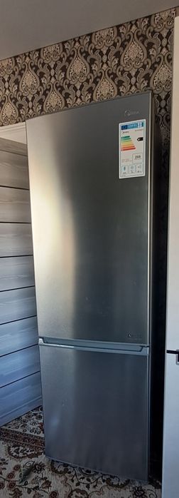Холодильник Midea. 2отсека.
