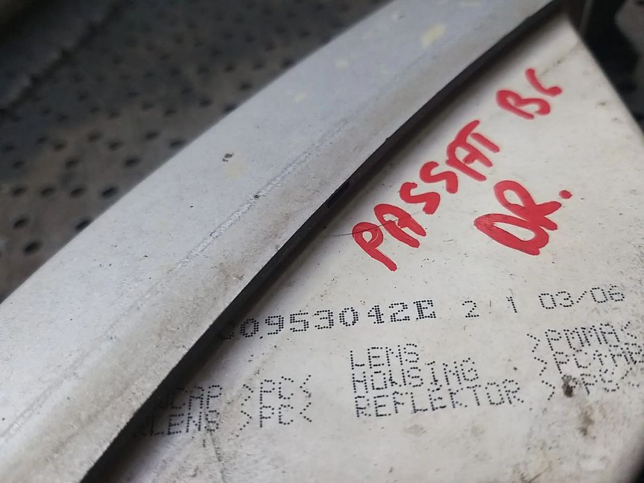 Semnalizare dreapta vw passat b6 3c 3c0953042e
