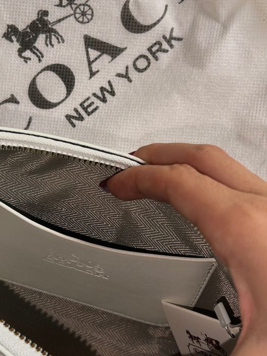 Чанта Coach бяла с целувки