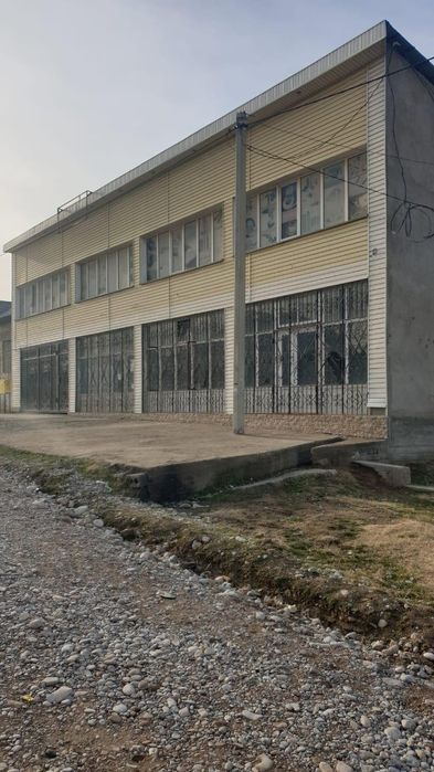 Сдам здание С земельным участком 8 соток рядом школа садик