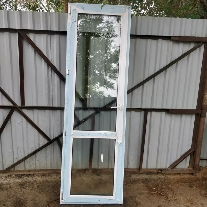 Балконная Пластиковая дверь в хорошем состоянии