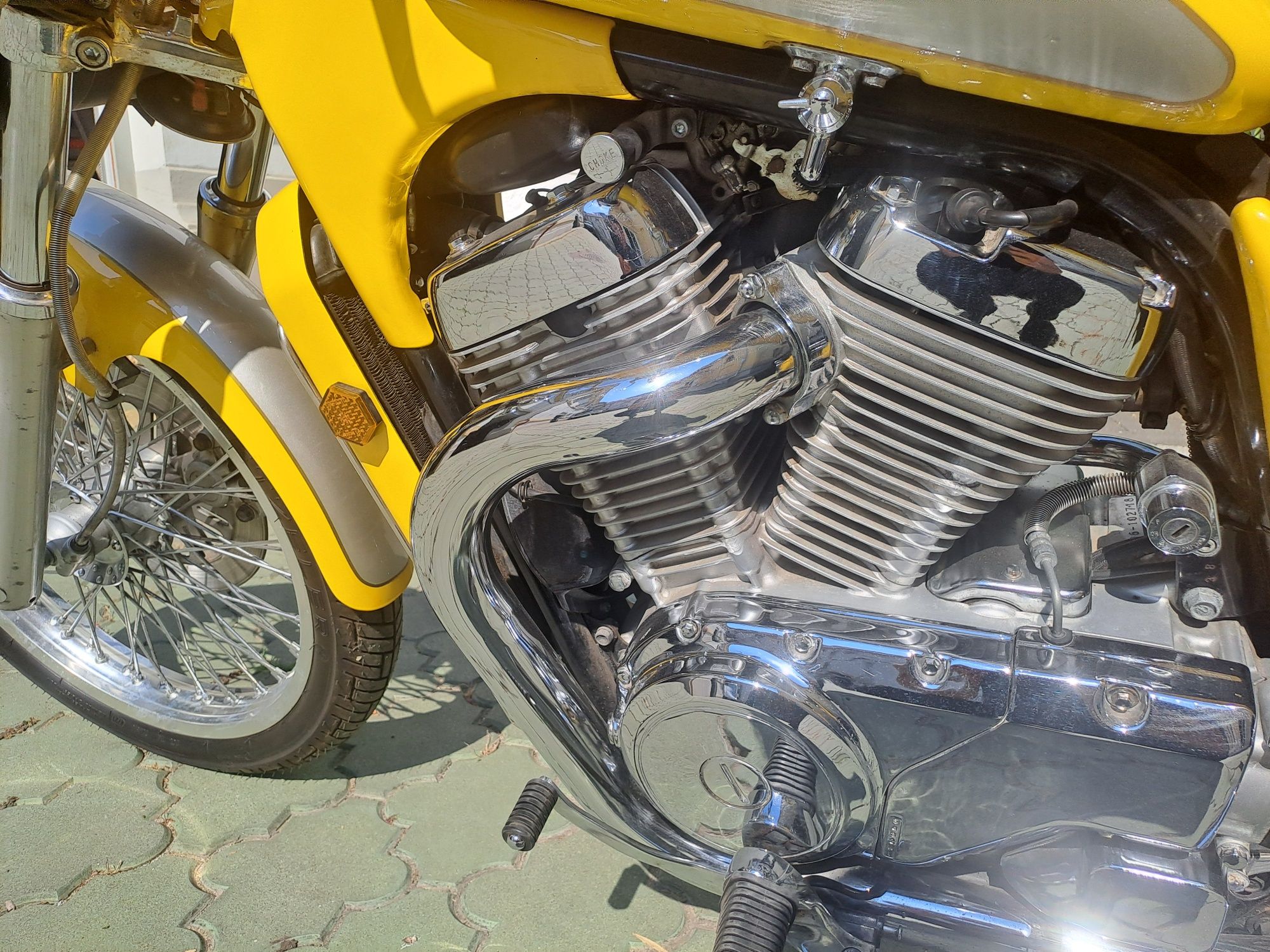 Suzuki Intruder 400