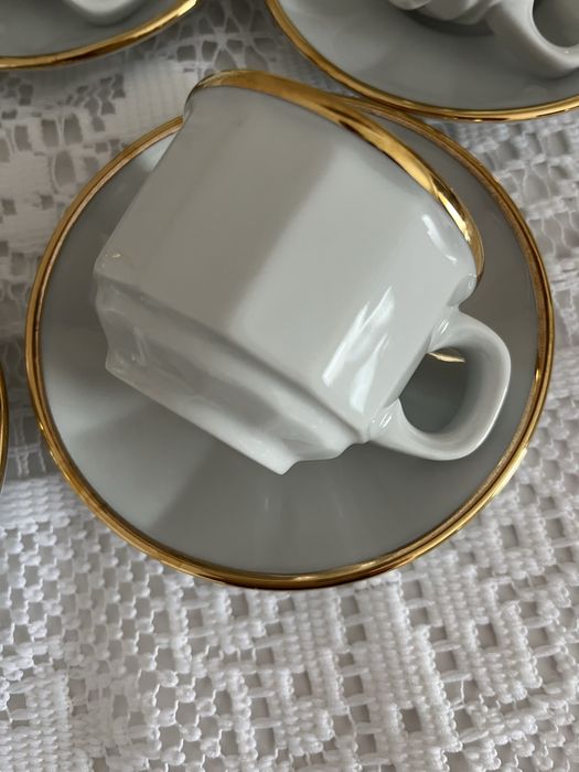 Set 5 cescute de cafea expresso. Din portelan fin si elegant.