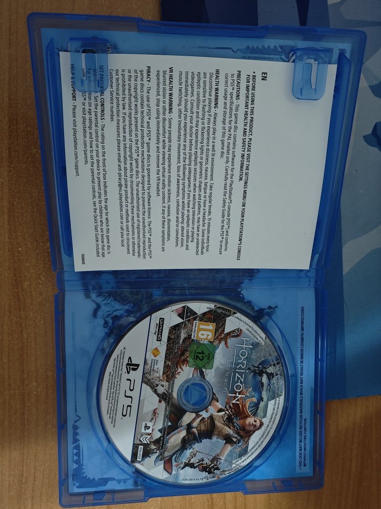 Playstation 5 Disc Edition, 2 controllere + joc Horizon Forbidden West