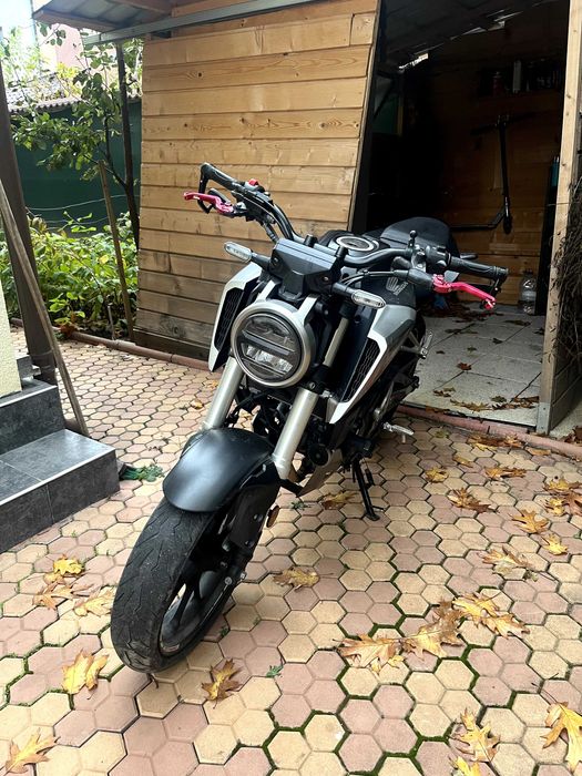 Motocicleta Honda CB125R (A1)