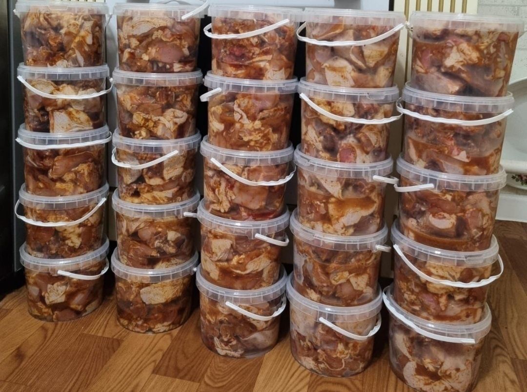 Готовый маринад шашлык утка и курица в наличии есть .Очень вкусный