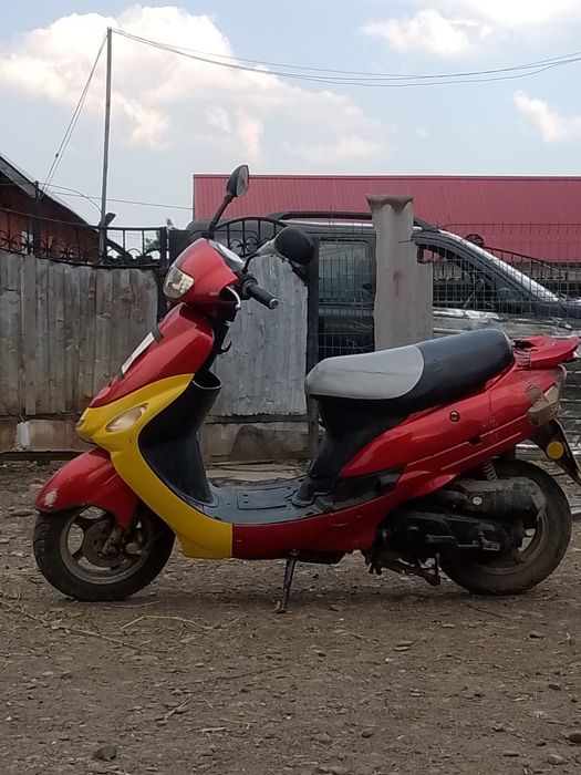 Vând scuter în 4 timpi