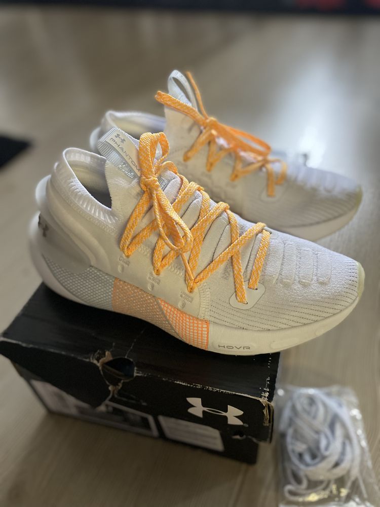 Оригинални дамски маратонки Under Armour HOVR PHANTOM 3
