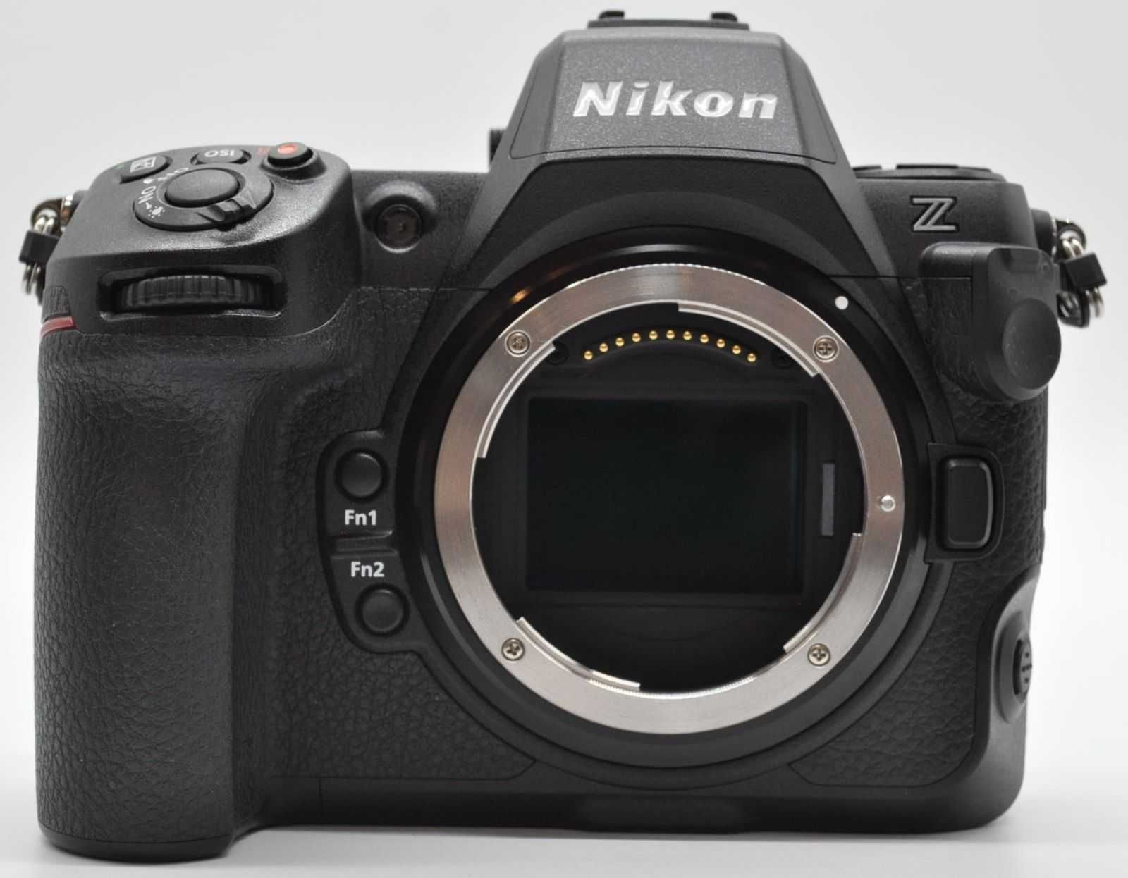 Nikon Z8 cu toate accesorile originale la cutie
