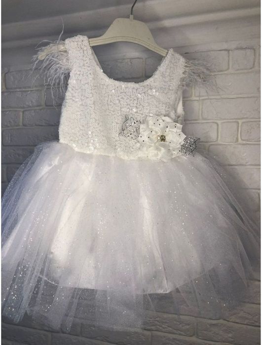 Нарядное платье  на девочку