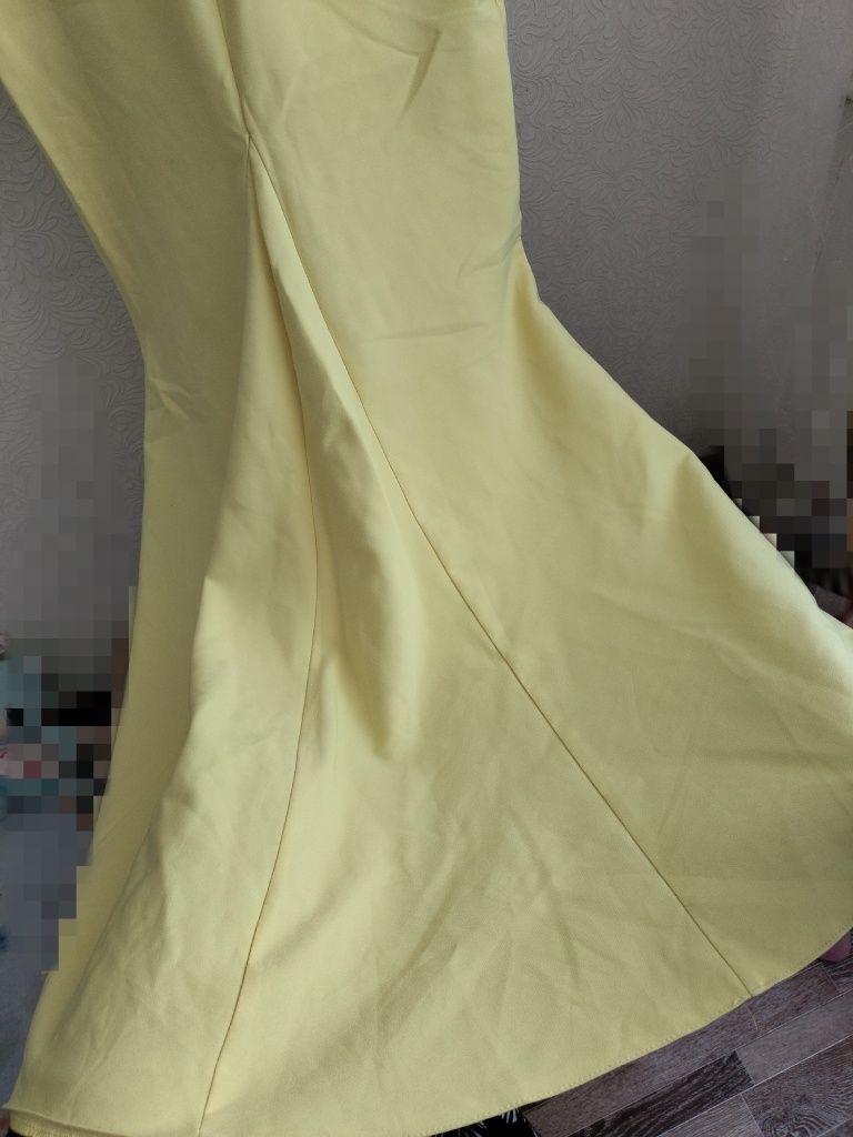 Вечернее желтое платье