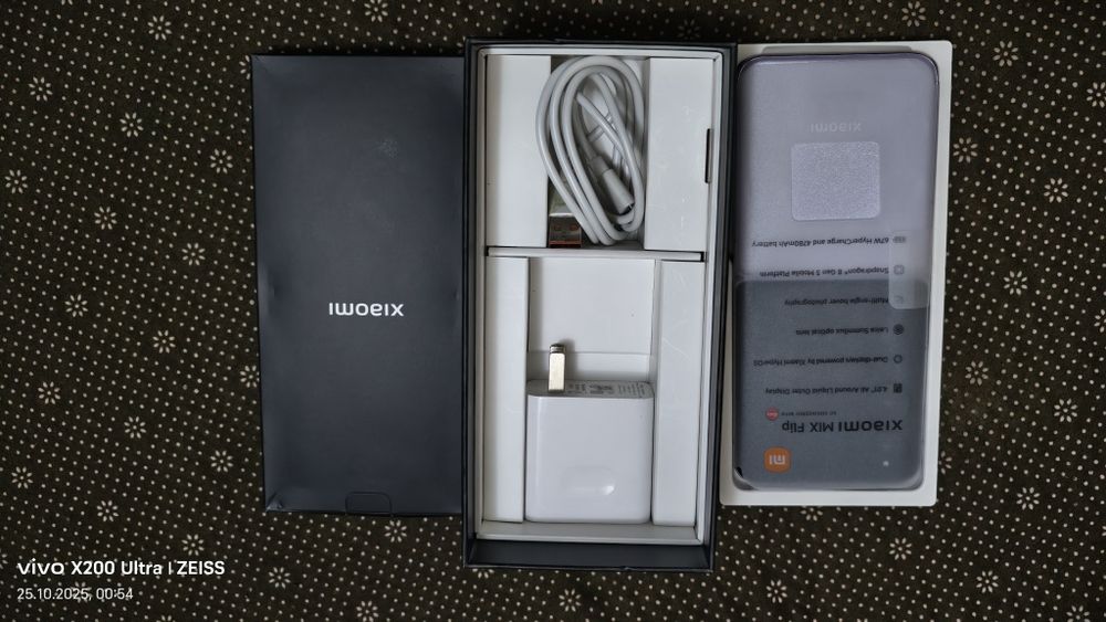 Xiaomi Mix Flip 12+512 Global в наличии