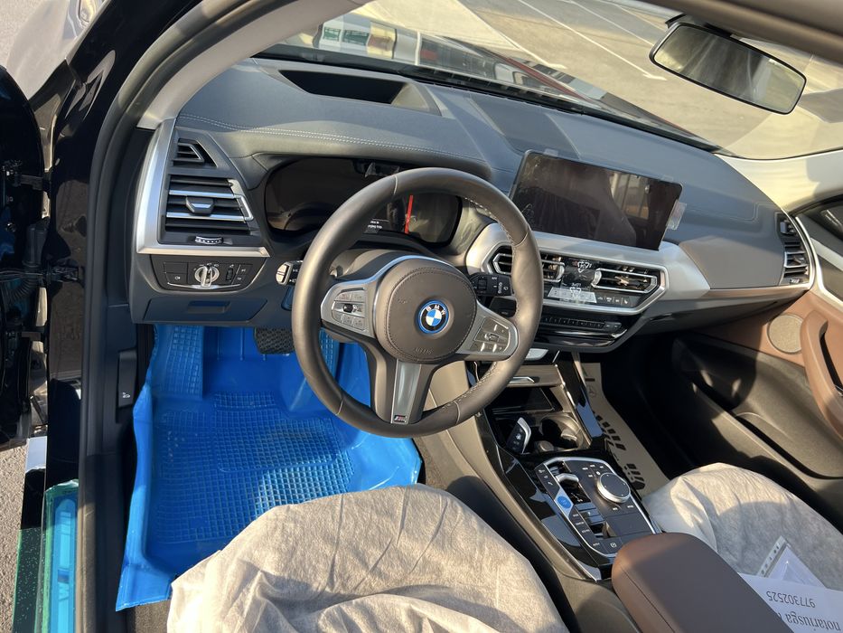 Bmw ix 3 M 40 L  2025 yil nomer taqilgan tayor