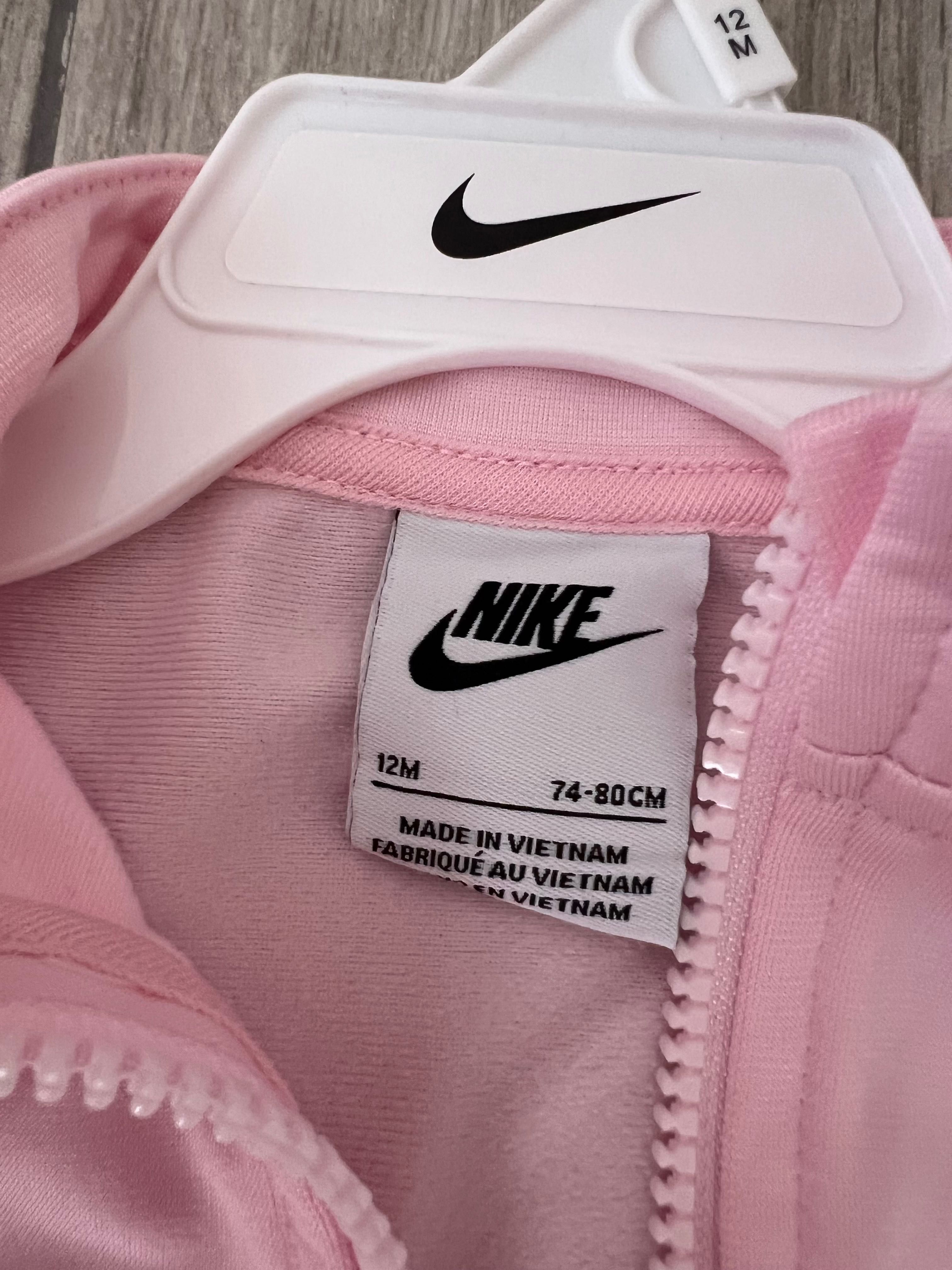 Екип на Nike розов